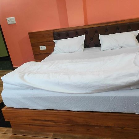 Hotel Rishabh And Banquet Hall Pithorāgarh エクステリア 写真