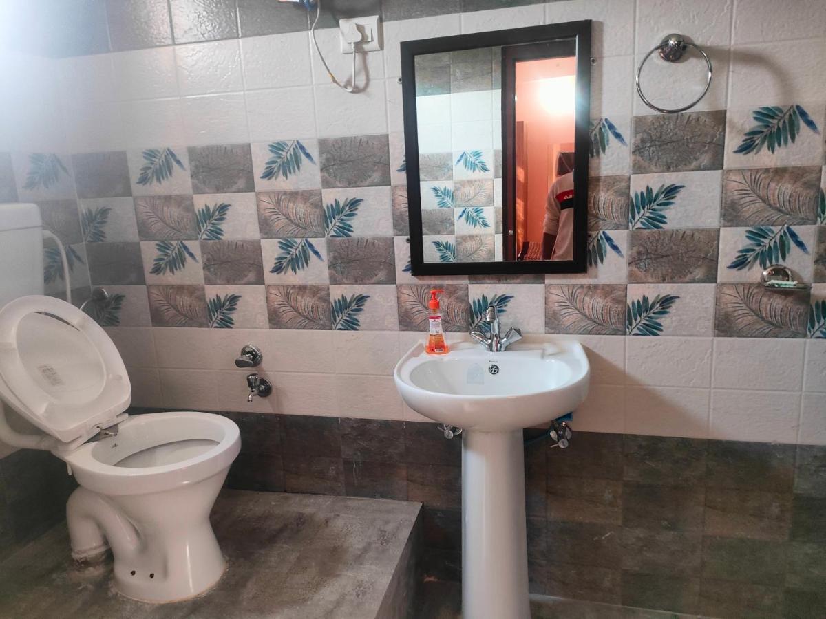 Hotel Rishabh And Banquet Hall Pithorāgarh エクステリア 写真