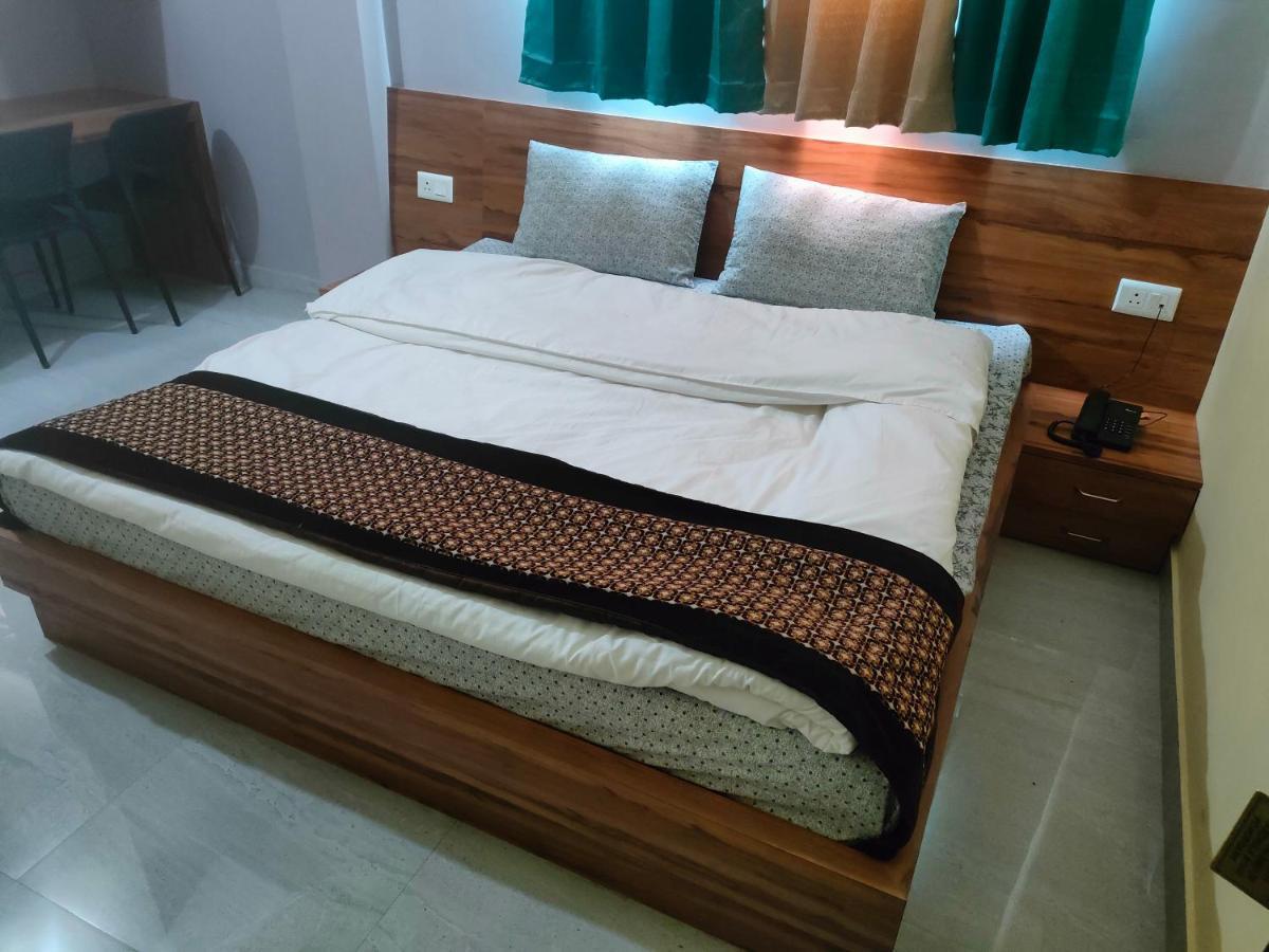 Hotel Rishabh And Banquet Hall Pithorāgarh エクステリア 写真