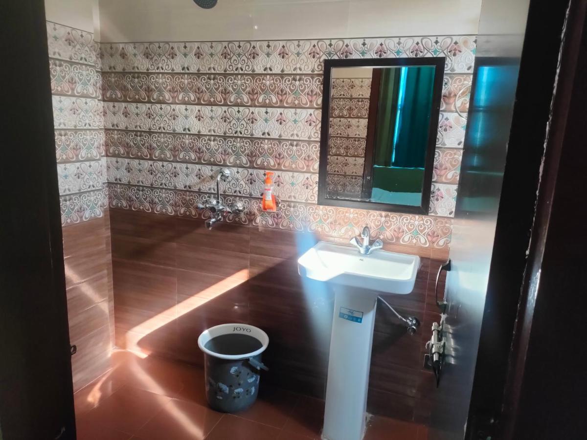 Hotel Rishabh And Banquet Hall Pithorāgarh エクステリア 写真