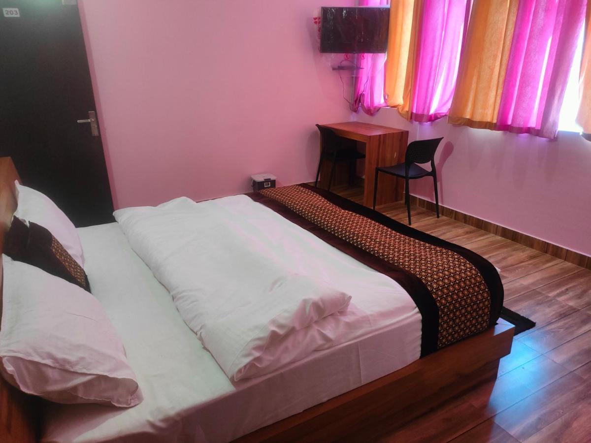 Hotel Rishabh And Banquet Hall Pithorāgarh エクステリア 写真