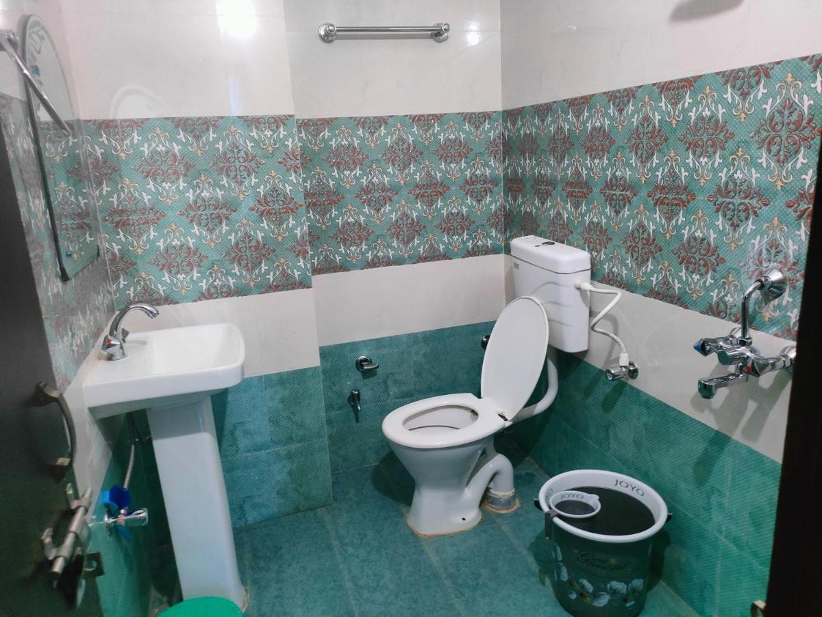 Hotel Rishabh And Banquet Hall Pithorāgarh エクステリア 写真